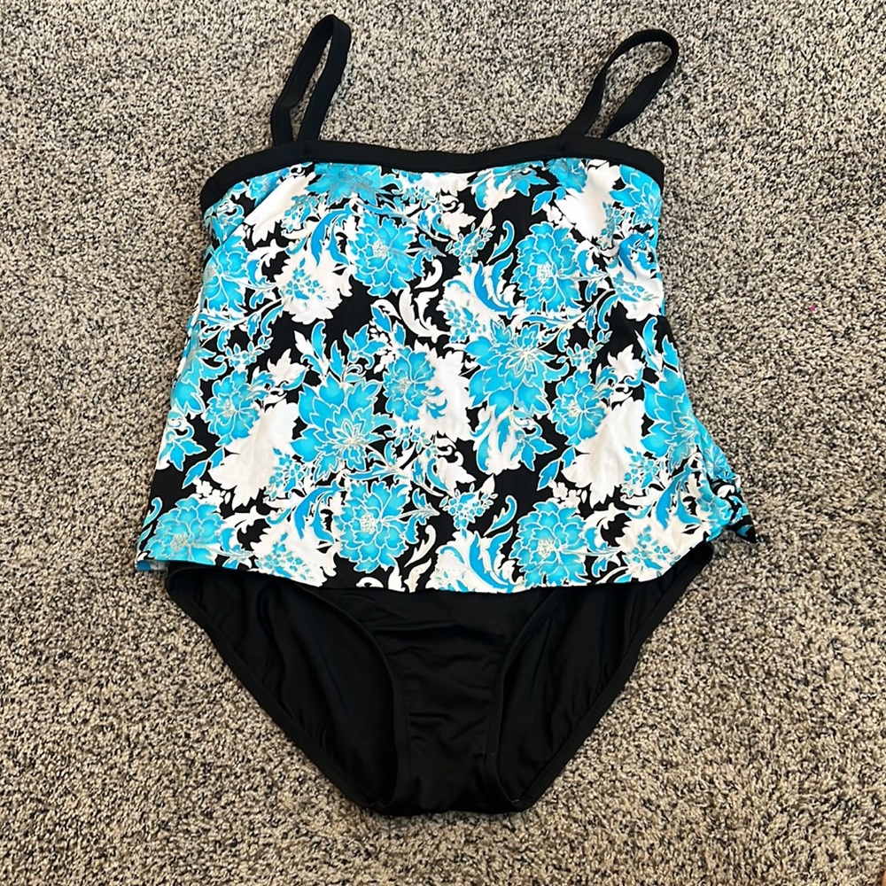 XL One piece blue and black swimsuit. NO BRAND or tags